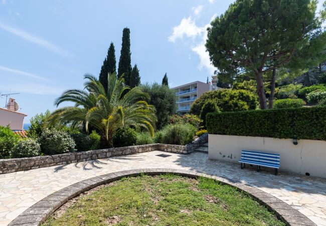 Apartment in Villefranche-sur-Mer - Sea View, Park, Swimming Pool & Tennis - 2 Bdr Apartment in Villefranche-sur-Mer - Sea View, Park, Swimming Pool & Tennis - 2 Bdr
