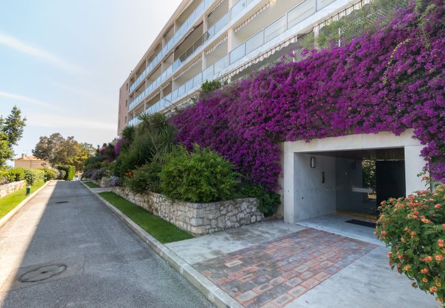 Apartment in Villefranche-sur-Mer - Sea View, Park, Swimming Pool & Tennis - 2 Bdr Apartment in Villefranche-sur-Mer - Sea View, Park, Swimming Pool & Tennis - 2 Bdr