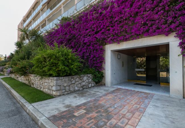 Apartment in Villefranche-sur-Mer - Sea View, Park, Swimming Pool & Tennis - 2 Bdr Apartment in Villefranche-sur-Mer - Sea View, Park, Swimming Pool & Tennis - 2 Bdr