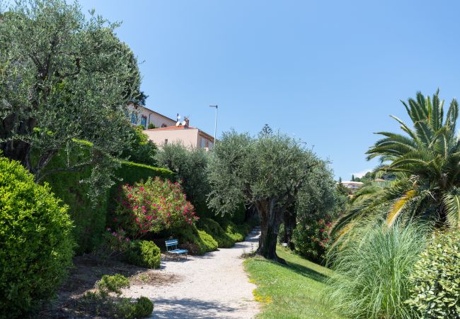 Apartment in Villefranche-sur-Mer - Sea View, Park, Swimming Pool & Tennis - 2 Bdr Apartment in Villefranche-sur-Mer - Sea View, Park, Swimming Pool & Tennis - 2 Bdr