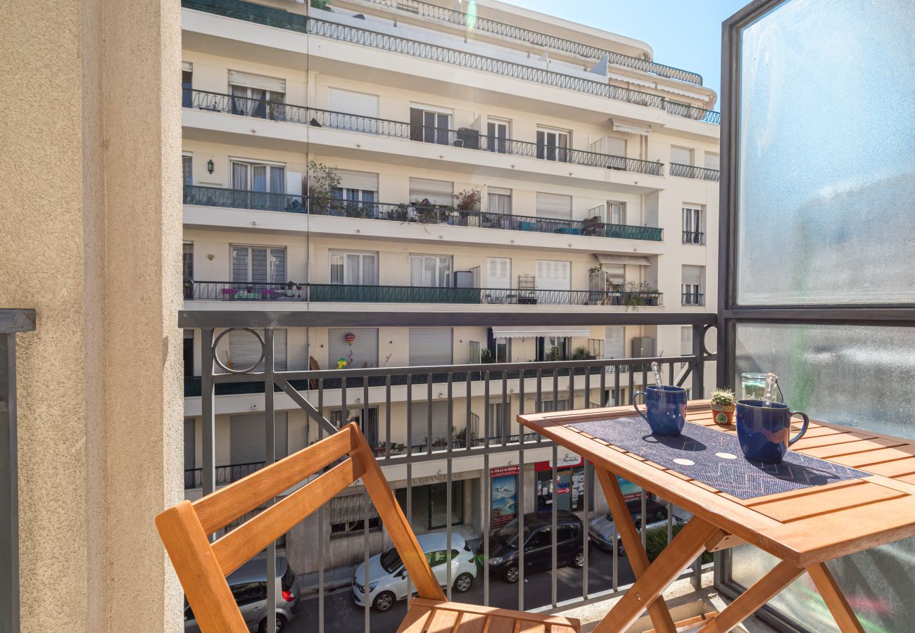 Apartment in Nice - Comfortable 1 Bdr Downtown - AC & Parking