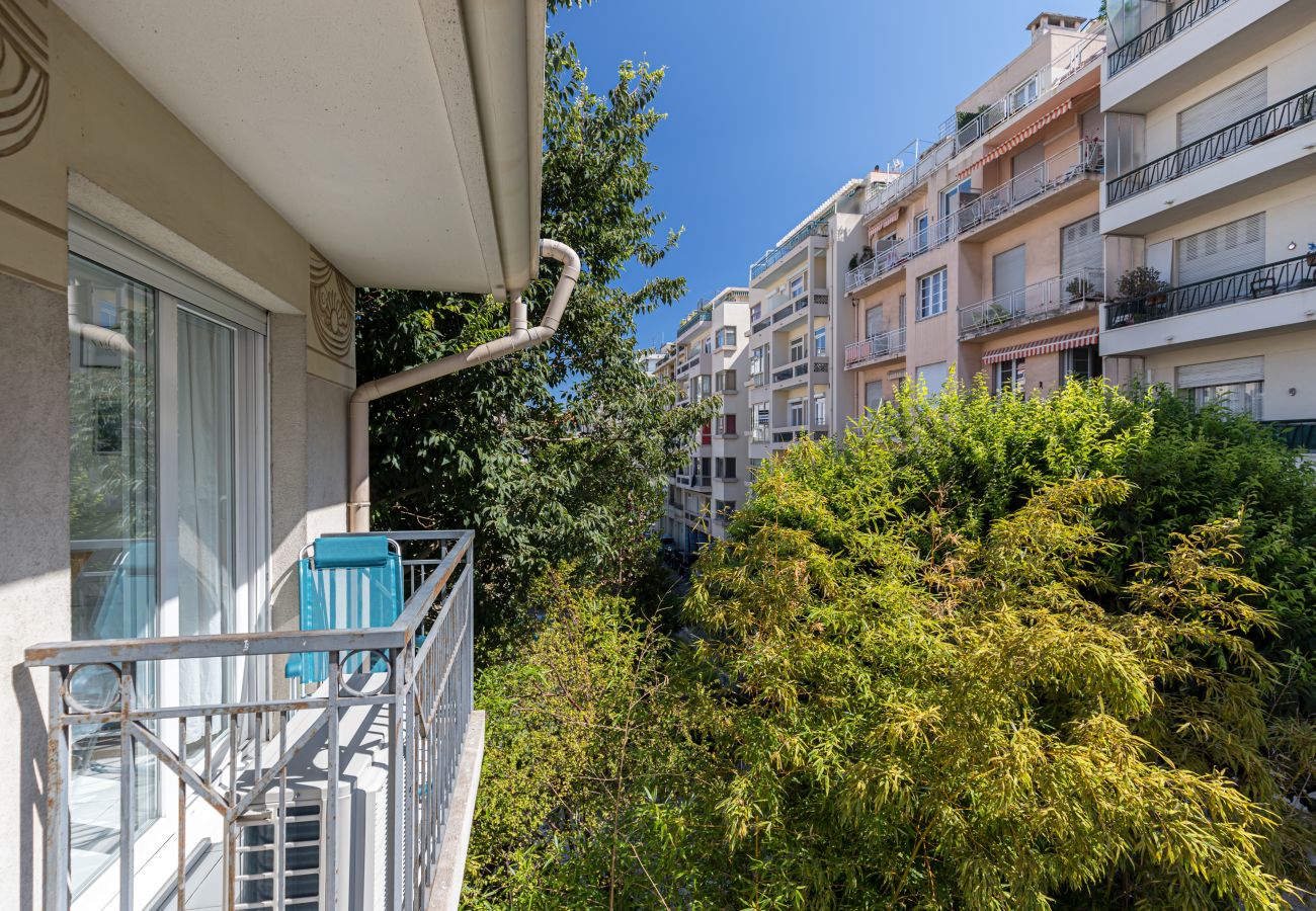 Apartment in Nice - Comfortable 1 Bdr Downtown - AC & Parking