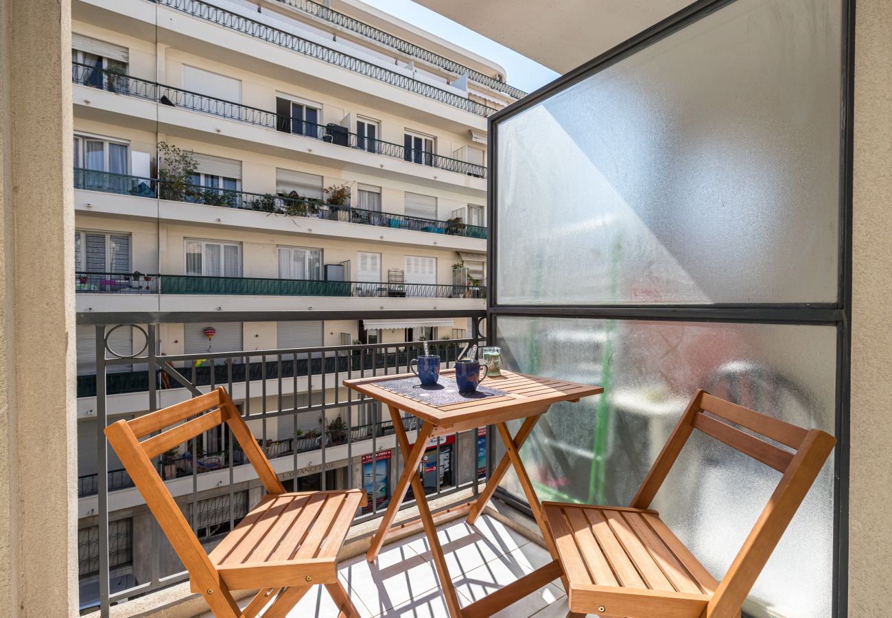 Apartment in Nice - Comfortable 1 Bdr Downtown - AC & Parking