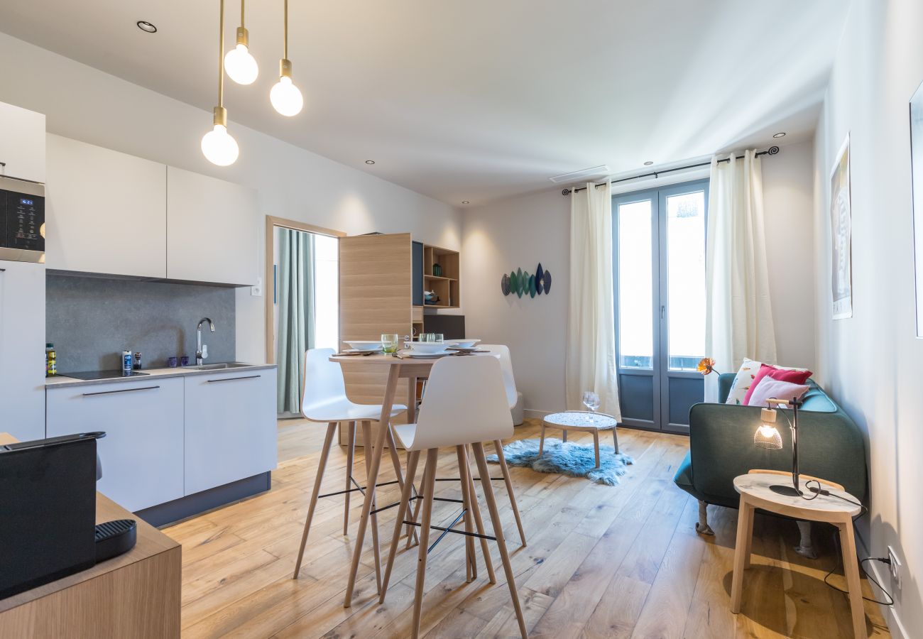 Apartment in Nice - Refined & Cozy 1 Bedroom Downtown - AC