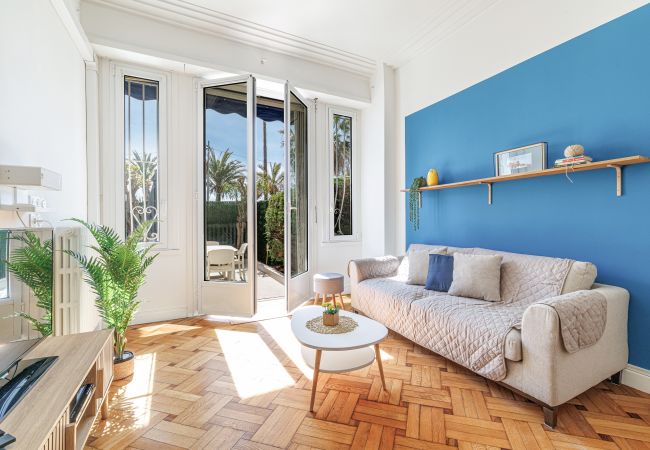  in Nice - Promenade des Anglais - 2 Bdrs with Large Terrace