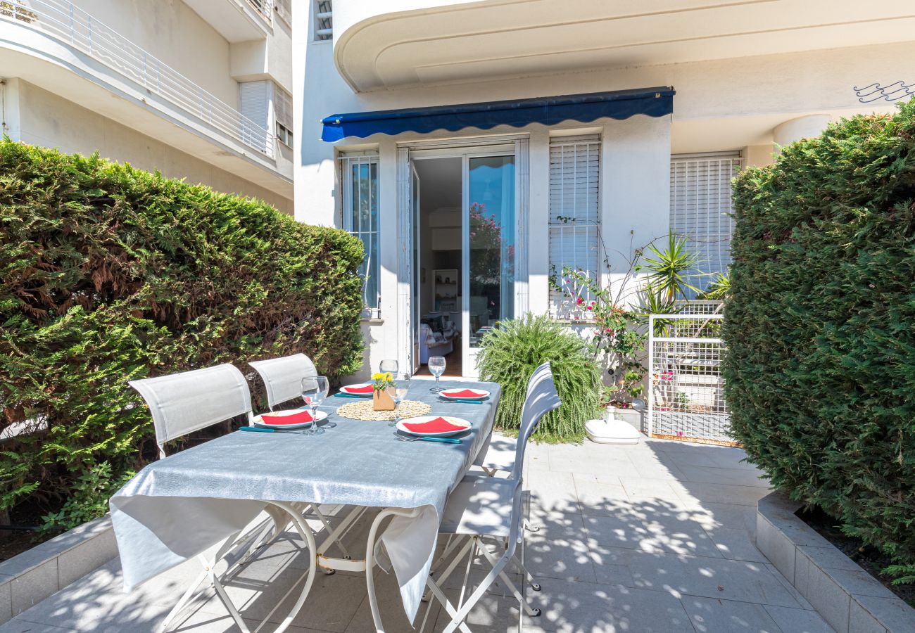 Apartment in Nice - Promenade des Anglais - 2 Bdrs with Large Terrace