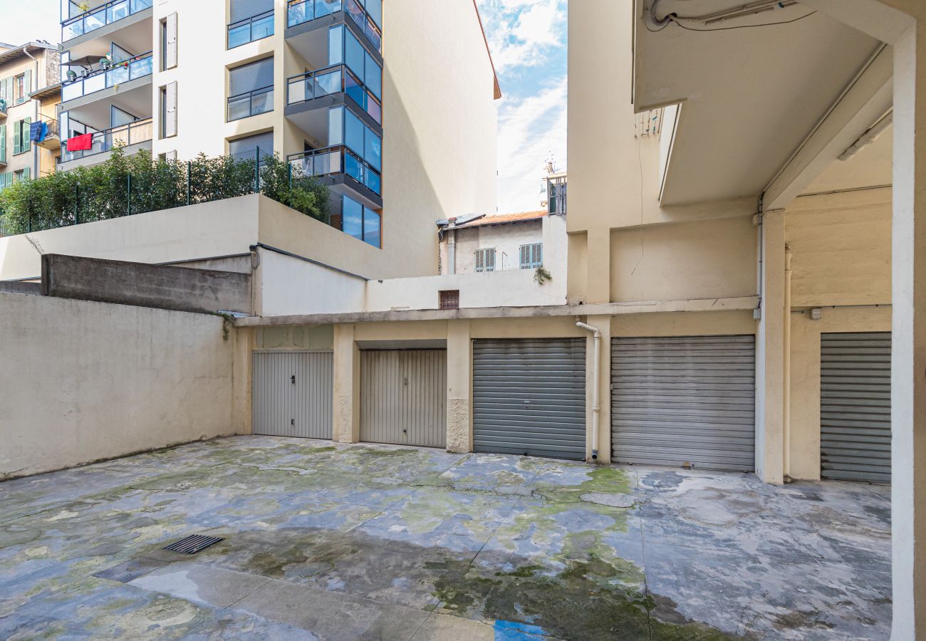 Apartment in Nice - Spacious 2 Bdrs with Garage near Garibaldi