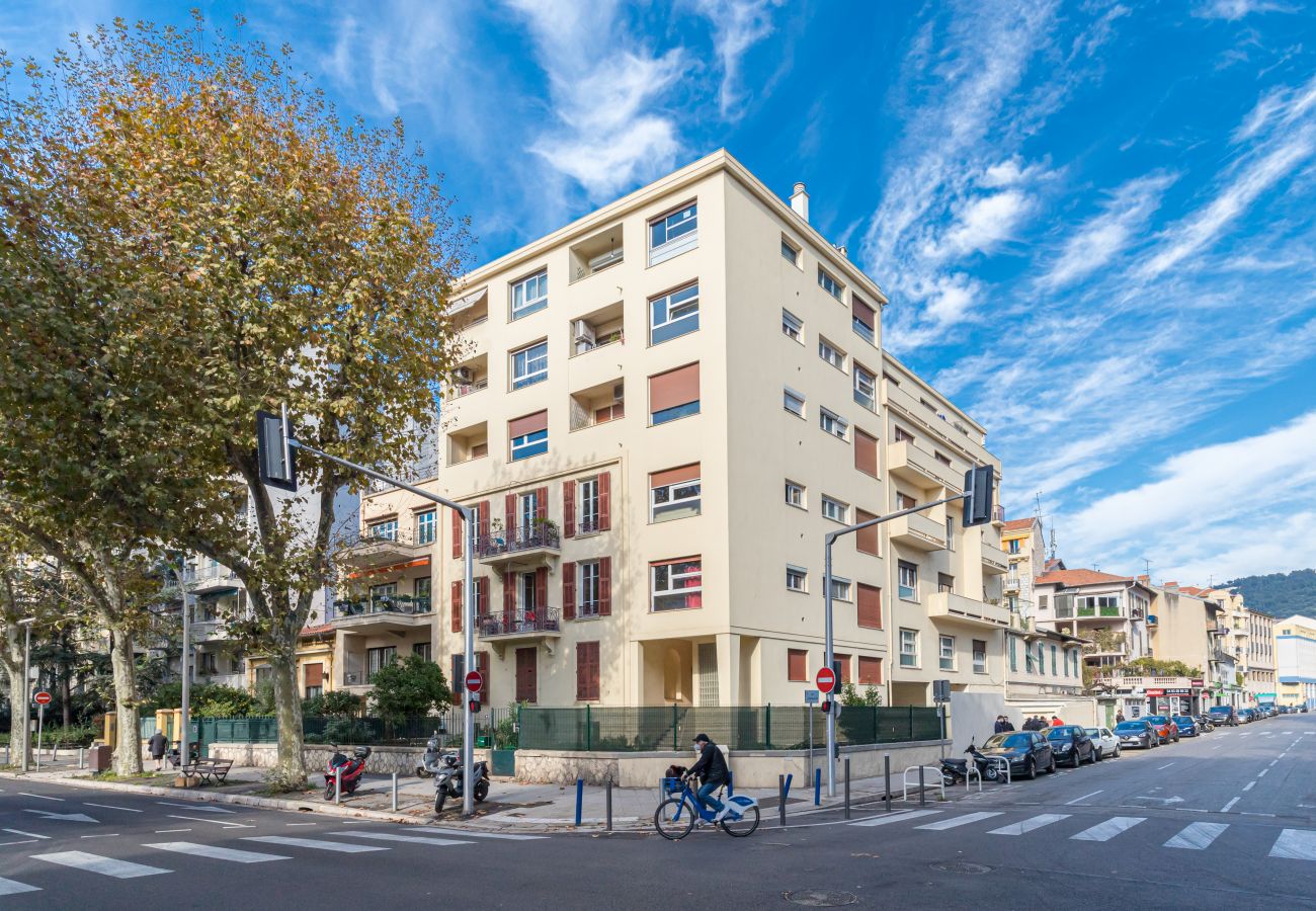 Apartment in Nice - Spacious 2 Bdrs with Garage near Garibaldi