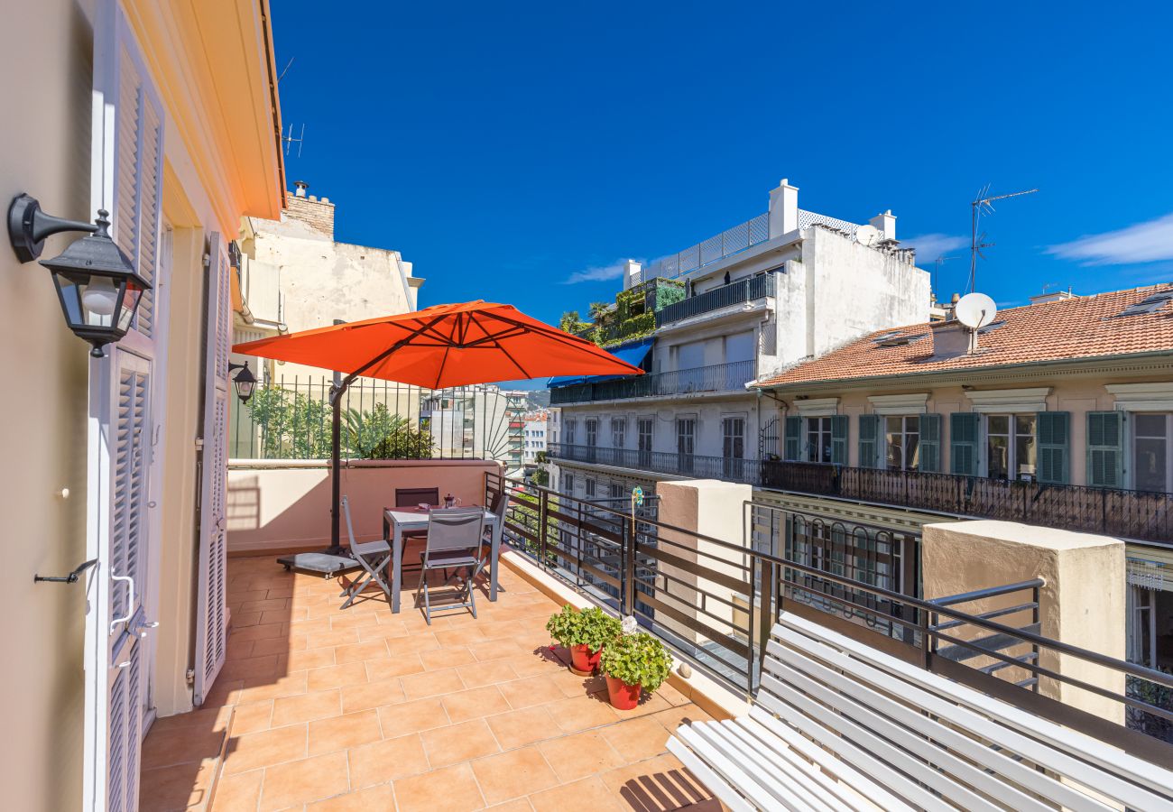 Terrace with a view in Nice