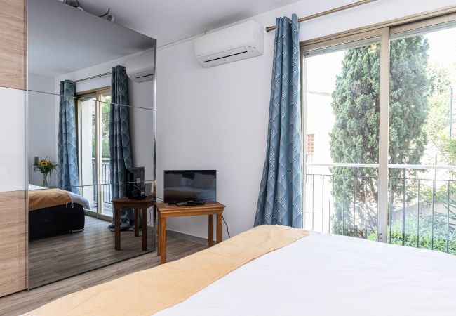 Apartment in Nice - Sea View, Parking & Wide Terraces - Incredible 2 Bdr Apartment in Nice - Sea View, Parking & Wide Terraces - Incredible 2 Bdr