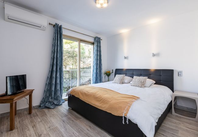 Apartment in Nice - Sea View, Parking & Wide Terraces - Incredible 2 Bdr Apartment in Nice - Sea View, Parking & Wide Terraces - Incredible 2 Bdr