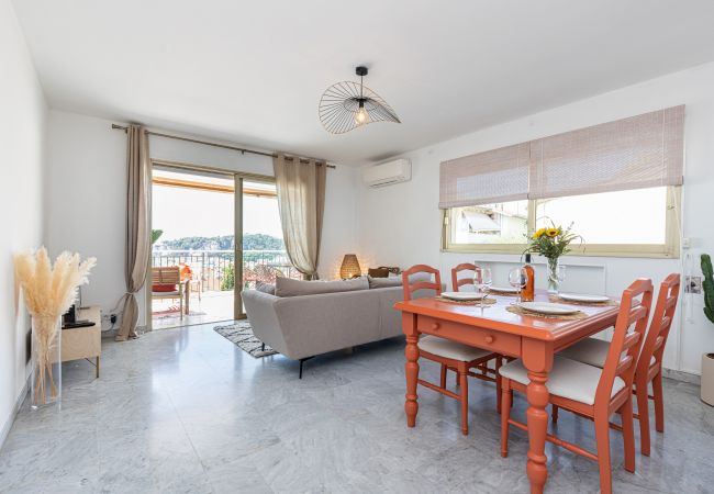 Apartment in Nice - Sea View, Parking & Wide Terraces - Incredible 2 Bdr Apartment in Nice - Sea View, Parking & Wide Terraces - Incredible 2 Bdr