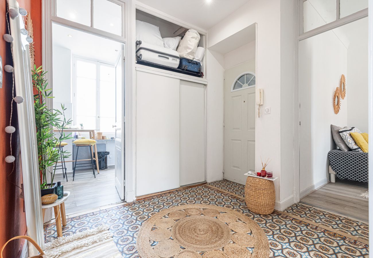 Apartment in Nice - Warm & Cosy 2 Bdr City Center