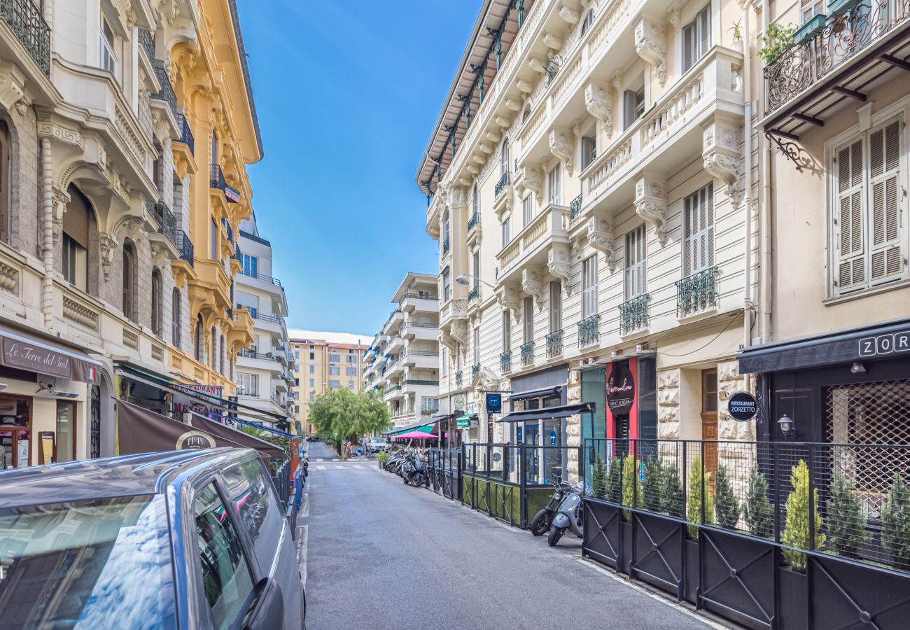 Apartment in Nice - Warm & Cosy 2 Bdr City Center