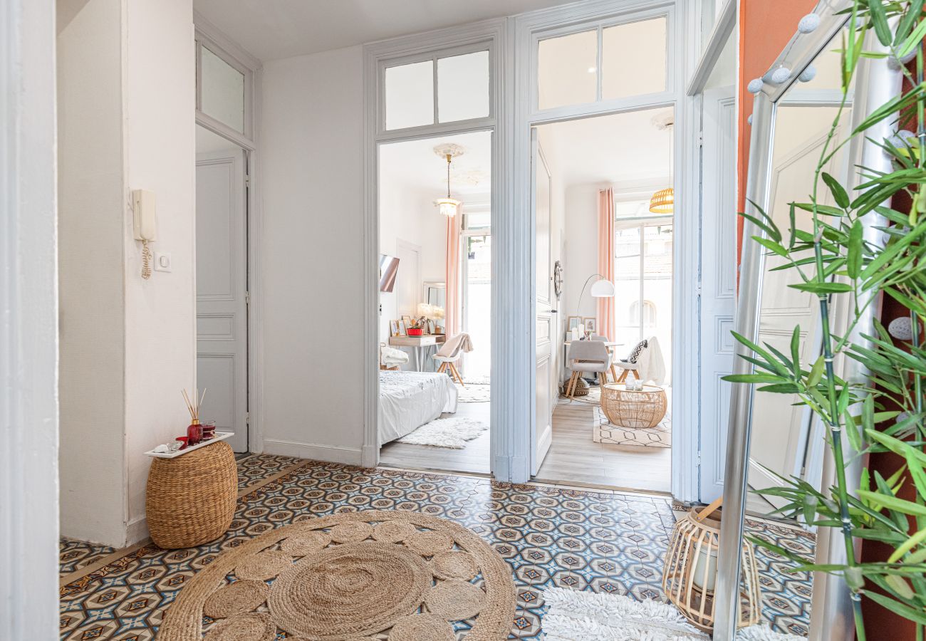 Apartment in Nice - Warm & Cosy 2 Bdr City Center