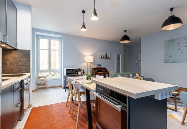 Apartment in Nice - Large 3 Bdr City Center Apartment in Nice - Large 3 Bdr City Center