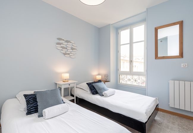 Apartment in Nice - Large 3 Bdr City Center Apartment in Nice - Large 3 Bdr City Center