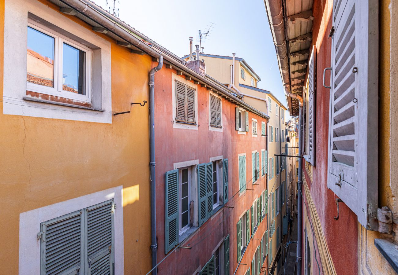 Apartment in Nice - Spacious 2 Bdr in the Old Town Heart