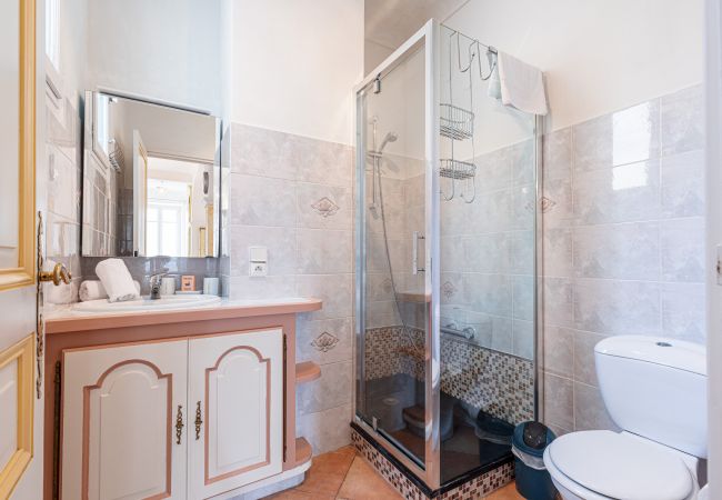 Apartment in Nice - Large 2 Bdr Downtown - AC & Terrace Apartment in Nice - Large 2 Bdr Downtown - AC & Terrace