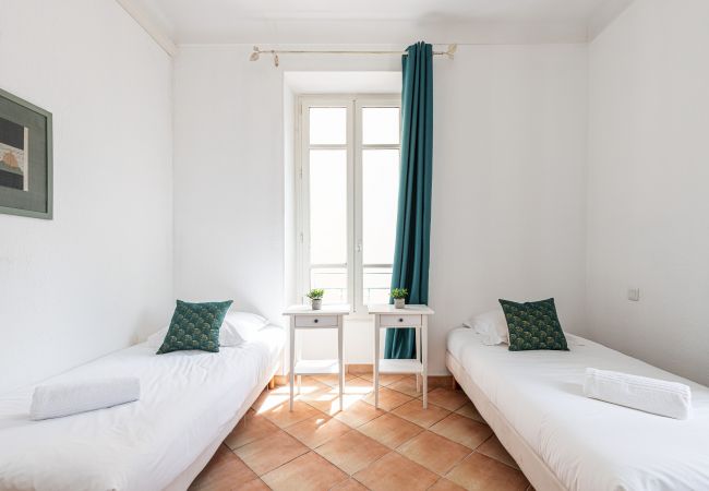 Apartment in Nice - Large 2 Bdr Downtown - AC & Terrace Apartment in Nice - Large 2 Bdr Downtown - AC & Terrace
