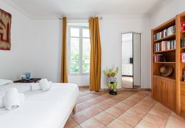 Apartment in Nice - Large 2 Bdr Downtown - AC & Terrace Apartment in Nice - Large 2 Bdr Downtown - AC & Terrace