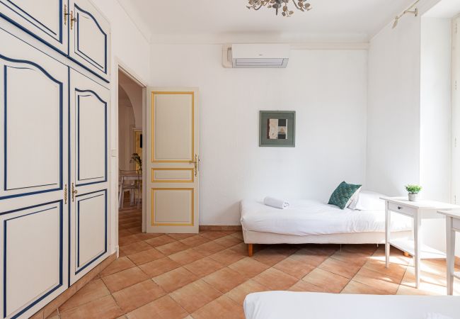 Apartment in Nice - Large 2 Bdr Downtown - AC & Terrace Apartment in Nice - Large 2 Bdr Downtown - AC & Terrace