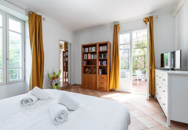 Apartment in Nice - Large 2 Bdr Downtown - AC & Terrace Apartment in Nice - Large 2 Bdr Downtown - AC & Terrace