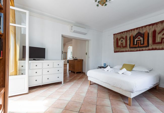 Apartment in Nice - Large 2 Bdr Downtown - AC & Terrace Apartment in Nice - Large 2 Bdr Downtown - AC & Terrace