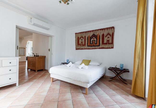 Apartment in Nice - Large 2 Bdr Downtown - AC & Terrace Apartment in Nice - Large 2 Bdr Downtown - AC & Terrace