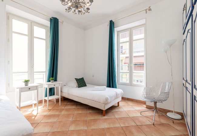 Apartment in Nice - Large 2 Bdr Downtown - AC & Terrace Apartment in Nice - Large 2 Bdr Downtown - AC & Terrace
