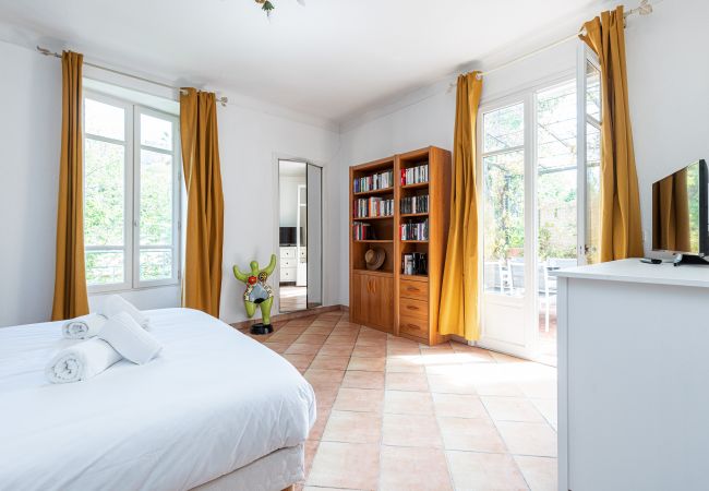 Apartment in Nice - Large 2 Bdr Downtown - AC & Terrace Apartment in Nice - Large 2 Bdr Downtown - AC & Terrace