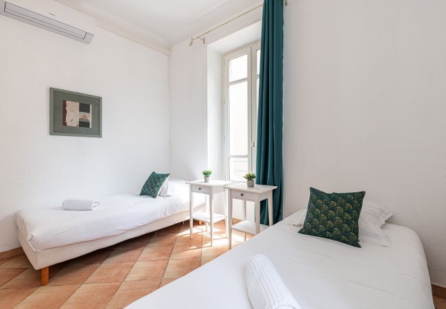 Apartment in Nice - Large 2 Bdr Downtown - AC & Terrace Apartment in Nice - Large 2 Bdr Downtown - AC & Terrace