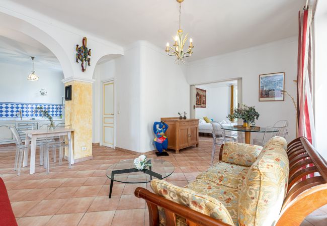 Apartment in Nice - Large 2 Bdr Downtown - AC & Terrace Apartment in Nice - Large 2 Bdr Downtown - AC & Terrace
