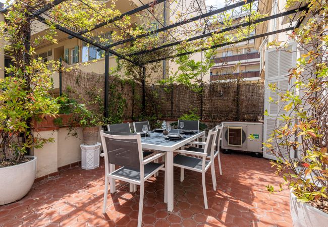 Apartment in Nice - Large 2 Bdr Downtown - AC & Terrace Apartment in Nice - Large 2 Bdr Downtown - AC & Terrace