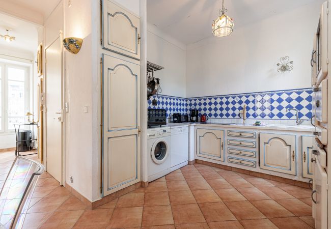 Apartment in Nice - Large 2 Bdr Downtown - AC & Terrace Apartment in Nice - Large 2 Bdr Downtown - AC & Terrace