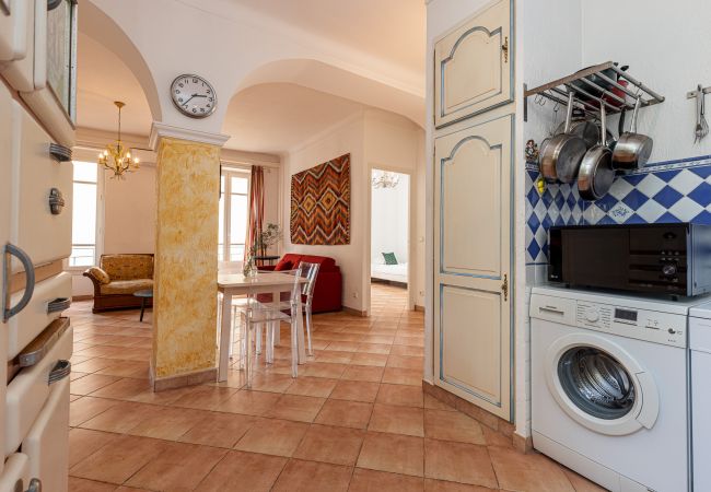 Apartment in Nice - Large 2 Bdr Downtown - AC & Terrace Apartment in Nice - Large 2 Bdr Downtown - AC & Terrace