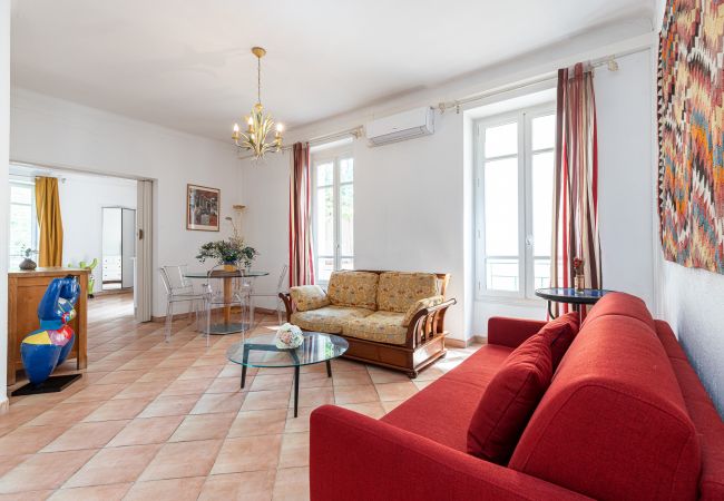 Apartment in Nice - Large 2 Bdr Downtown - AC & Terrace Apartment in Nice - Large 2 Bdr Downtown - AC & Terrace