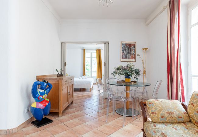Apartment in Nice - Large 2 Bdr Downtown - AC & Terrace Apartment in Nice - Large 2 Bdr Downtown - AC & Terrace
