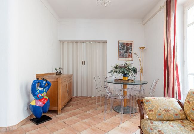 Apartment in Nice - Large 2 Bdr Downtown - AC & Terrace Apartment in Nice - Large 2 Bdr Downtown - AC & Terrace