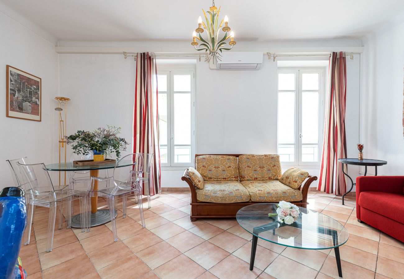 Apartment in Nice - Large 2 Bdr Downtown - AC & Terrace