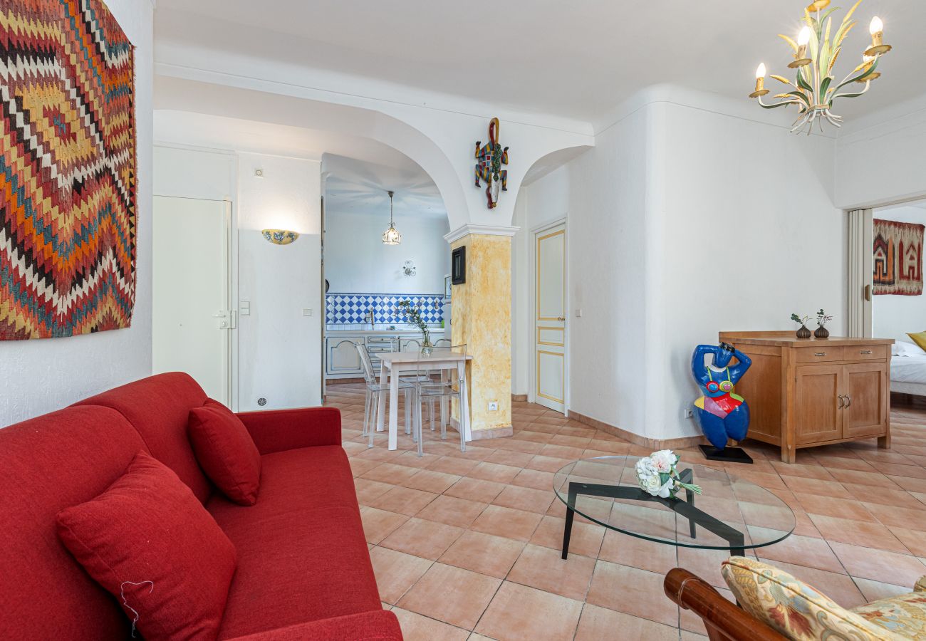 Apartment in Nice - Large 2 Bdr Downtown - AC & Terrace