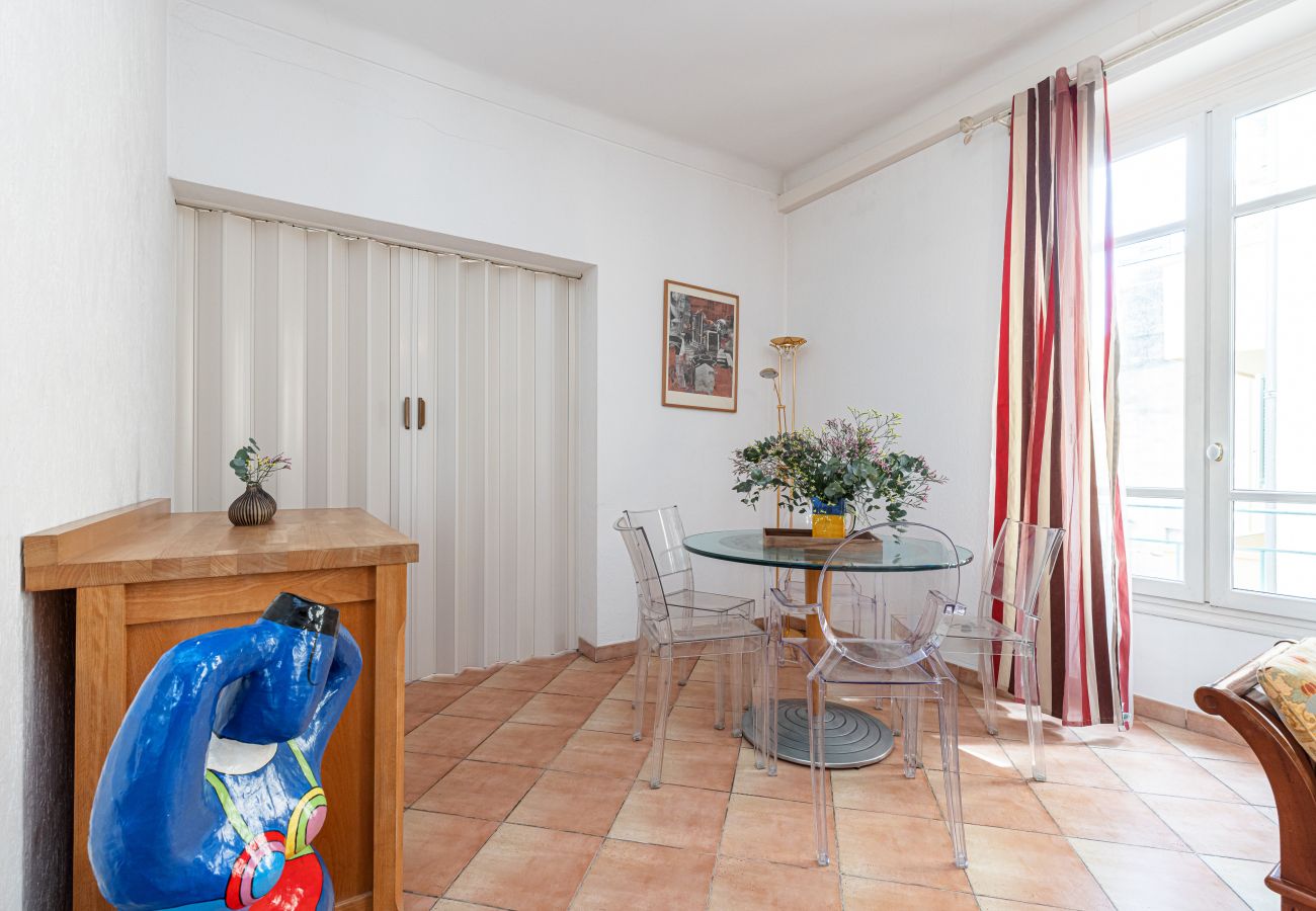 Apartment in Nice - Large 2 Bdr Downtown - AC & Terrace