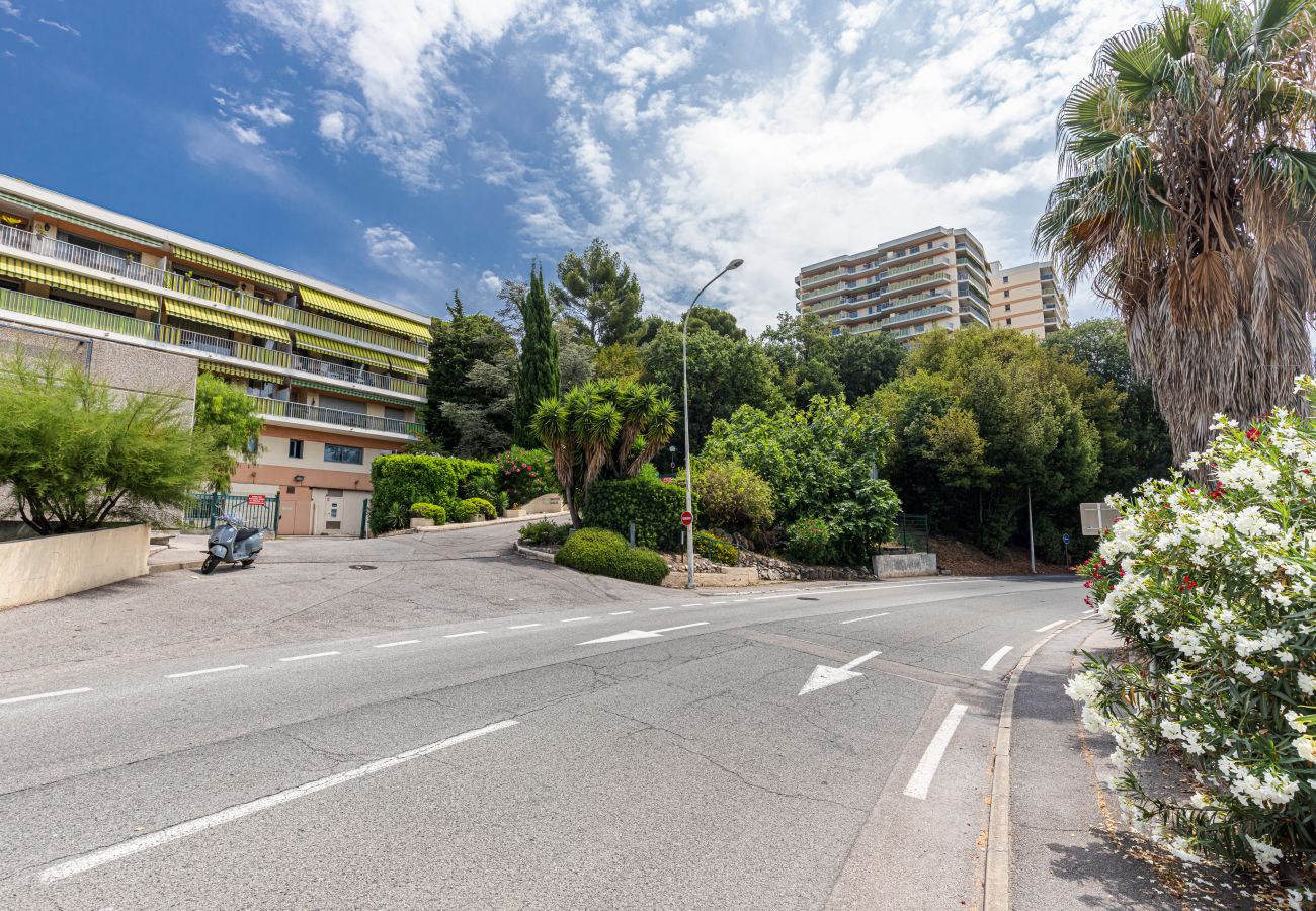 Apartment in Antibes - Loft Style 1 Bdr - Panoramic view Swimming Pool & Garage