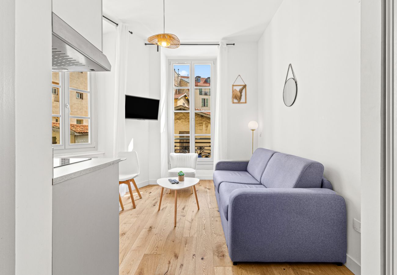 Studio in Nice - Bright & Charming City Center Studio