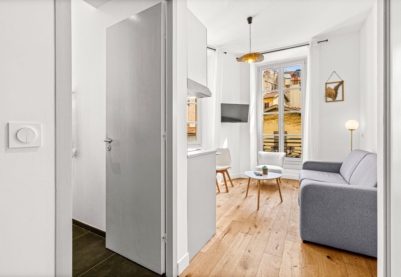 Studio in Nice - Bright & Charming City Center Studio