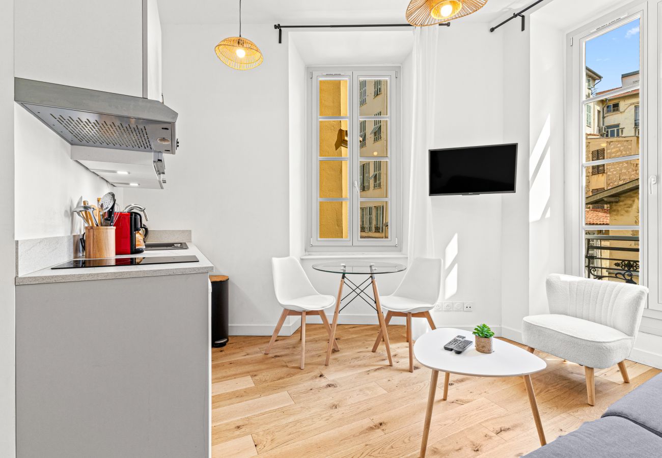 Studio in Nice - Bright & Charming City Center Studio