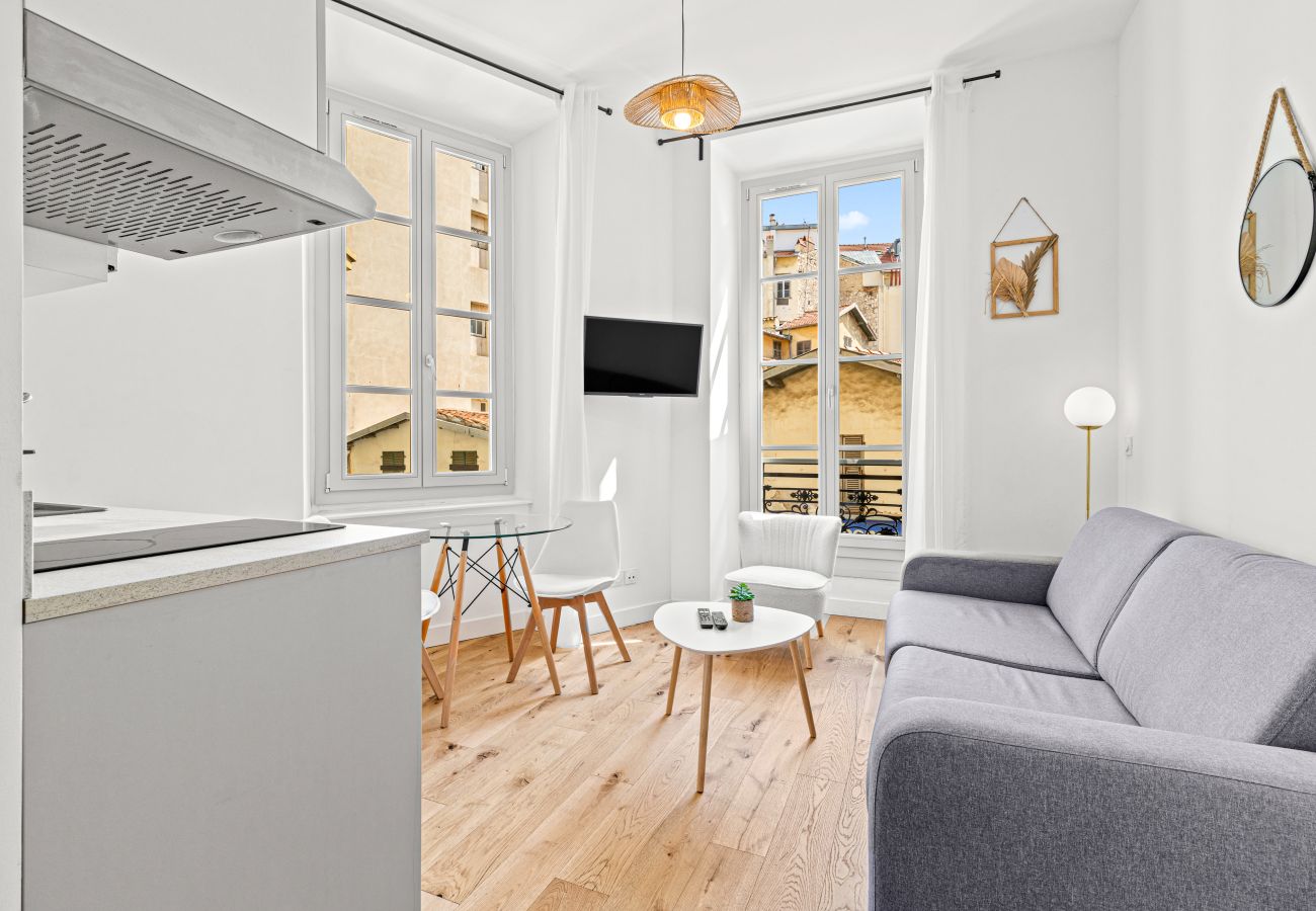 Studio in Nice - Bright & Charming City Center Studio