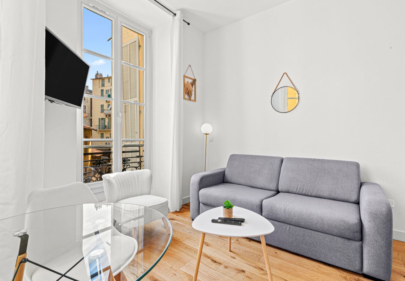 Studio in Nice - Bright & Charming City Center Studio