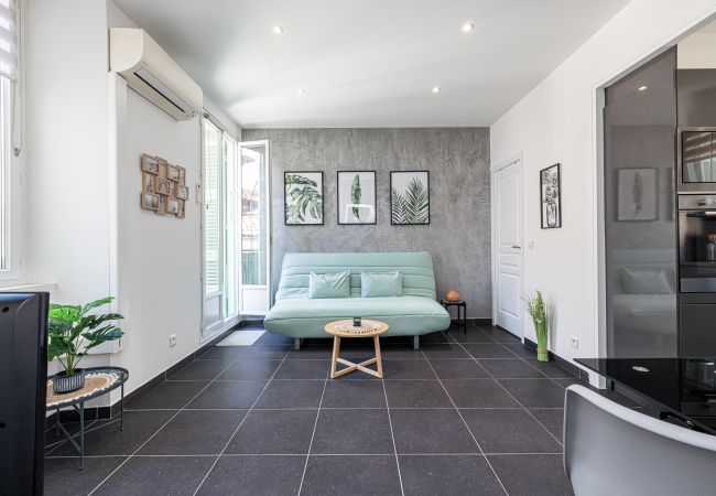 Apartment in Nice - Large & Quiet 1 Bdr at Nice Port Apartment in Nice - Large & Quiet 1 Bdr at Nice Port