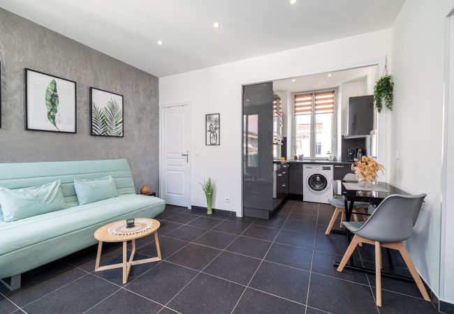 Apartment in Nice - Large & Quiet 1 Bdr at Nice Port Apartment in Nice - Large & Quiet 1 Bdr at Nice Port